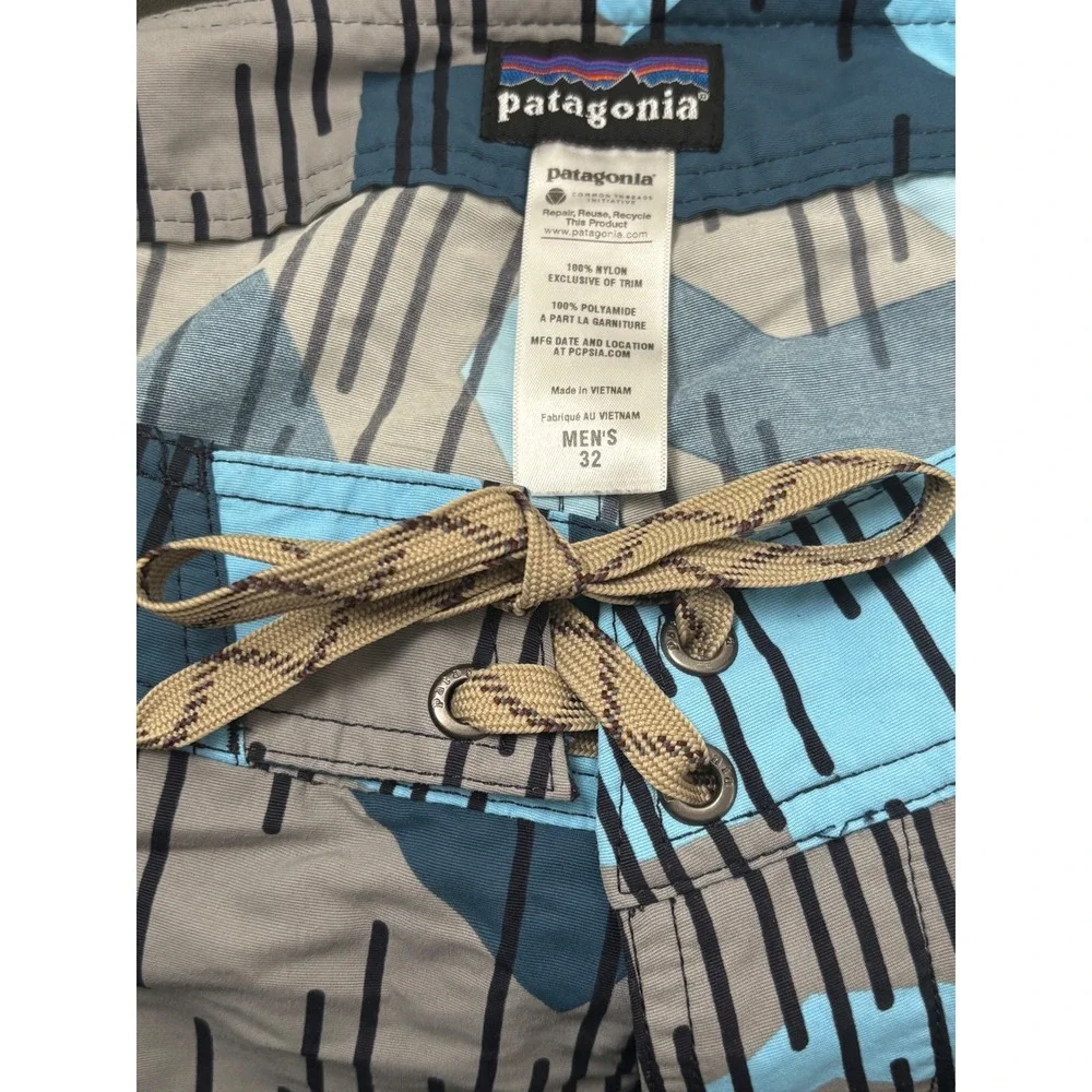 Patagonia Men's Twenty-Three's Wavefarer Board Shorts in Land Quilt Sky Size 32
